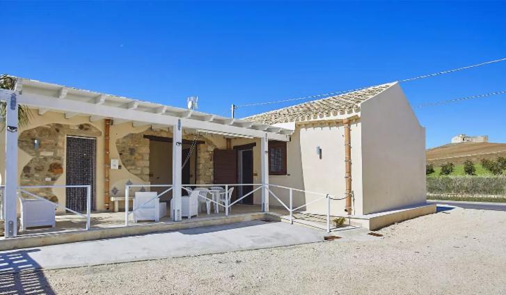 Casale Sammartano Apartments Ummari Exterior photo