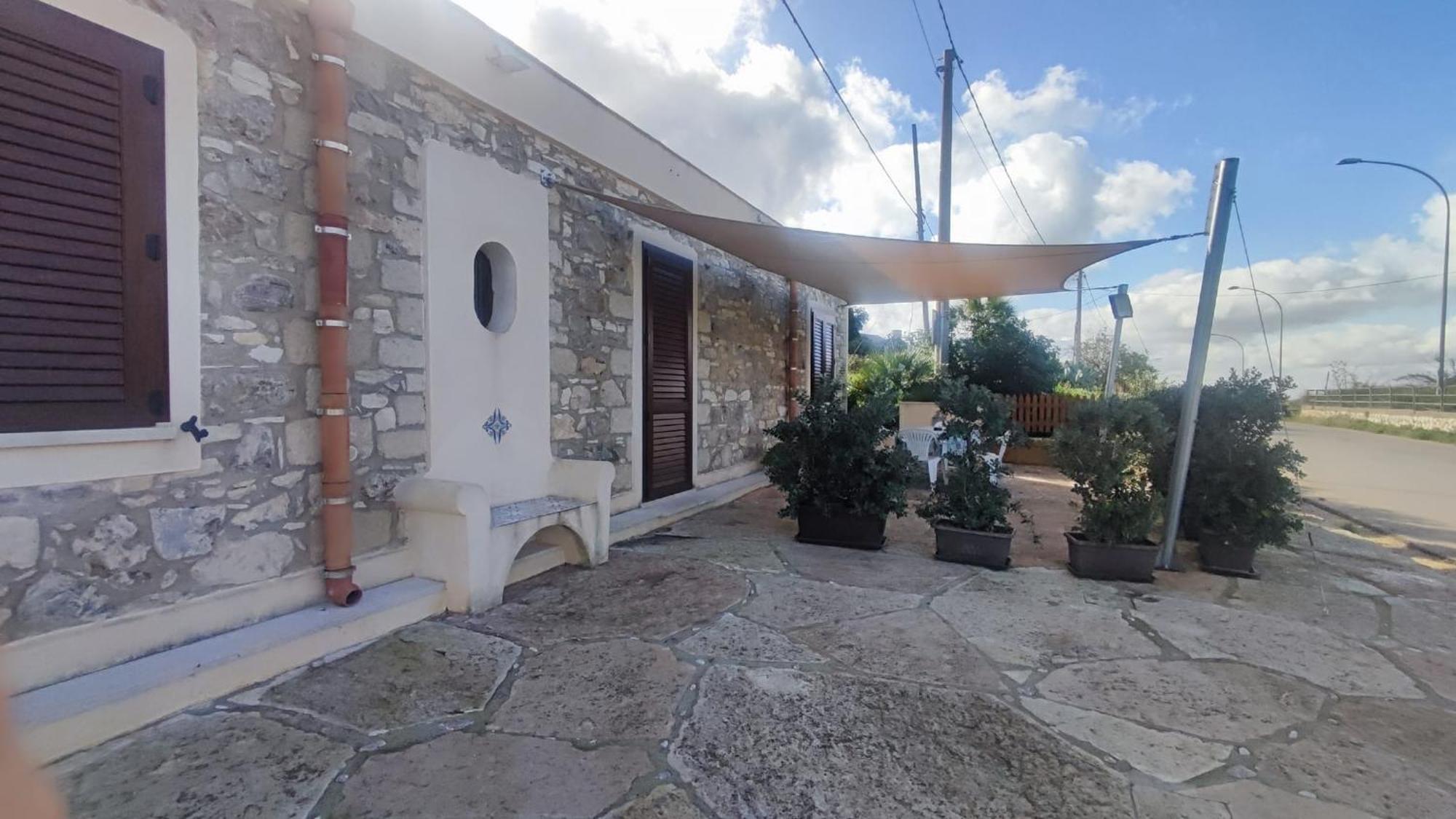 Casale Sammartano Apartments Ummari Exterior photo